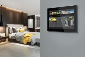 ABB SmartTouch® 10” czarne szkło na ścianie 2